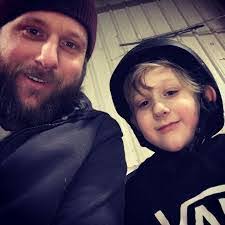 Brandon Thomason's Instagram, Twitter & Facebook