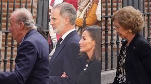 Funeral de Fernando Gómez-Acebo: el rey emérito, doña Sofía, Felipe y Letizia, entre los asistentes