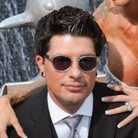 Chris Dye's Instagram, Twitter & Facebook