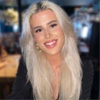 Natasha Earle's Instagram, Twitter & Facebook