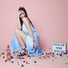 Σε διαθεσιμότητα οι αστυνομικοί που είχαν αγνοήσει καταγγελία για ενδοοικογενειακή βία. Den Prolabe Kala Kala Na Bgei Sta Plato Toy Mega Kai E3afanisthke H Dafnh Karabokyrh