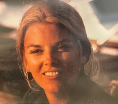 Elaine Sandifer's Instagram, Twitter & Facebook