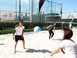 Voleibol de praia (chamado frequentemente no brasil de vôlei de praia e em portugal de vólei de praia). Aulas De Volei De Praia