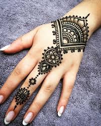For that reason, it's essential to choose an experienced henna artist to apply these tattoos. Design Hand Tattoo 2020