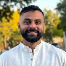 Over the last couple of months I've been capturing headshots for the team  at Wealthsimple, and now I'm looking to bring the same high-quality, modern  portraits to other tech and financial businesses… |