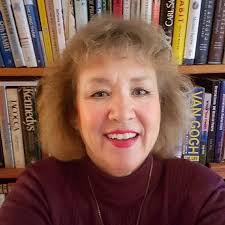 Lisa Pell's Instagram, Twitter & Facebook