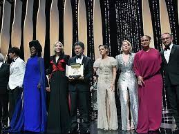 Le nouvel épisode des aventures d'hubert bonisseur de la bath avec jean dujardin et pierre niney sera projeté le samedi 17 juillet dans le grand théâtre lumière, lors de la soirée du palmarès. Le Palmares Complet Du Festival De Cannes 2018 Gq France