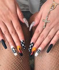 Te damos los 10 diseños de si no estás acostumbrada a tener uñas largas pero buscas que tu manos se vean lindas, este largo es perfecto para ti. 10 Ideas De Las Cholas Manicura Unas Artisticas Manicura De Unas