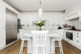 Red splashback white kitchen ideas : 75 Beautiful Kitchen With White Splashback Ideas Designs August 2021 Houzz Uk