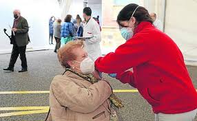 La empresa espera que los resultados sobre las respuestas inmunes de los 40 voluntarios estén listos para el verano boreal. Coronavirus En Palencia Sacyl Preve Vacunar Este Jueves A 2 080 Mayores De 85 Anos El Norte De Castilla