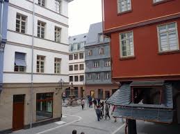 Das rote haus ist eines der bekanntesten bordelle in frankfurt und bietet, im neuen glanz erstrahlendem ambiente, für alle gäste ein faszinierendes erlebnis zwischen purer erotik, sexueller. Neues Rotes Haus Am Markt Wikipedia