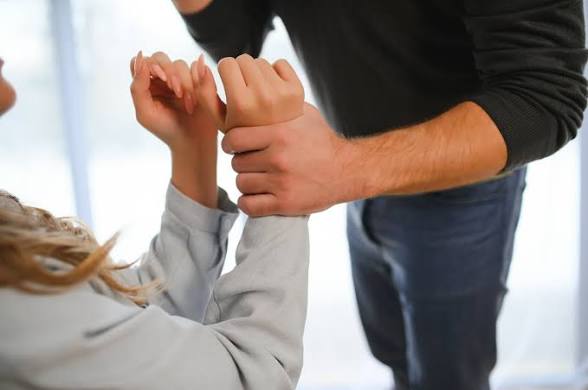 Diez meses de prisión para hombre condenado por violencia doméstica agravada
