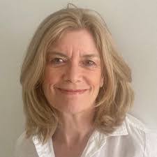 Eleanor Sinclair's Instagram, Twitter & Facebook