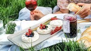 Für die spitzbuben mit johannisbeergelee zunächst nüsse, backpulver, mehl, zucker, vanillinzucker, salz, butter in stücken und eiklar erst mit den. Grillcamembert Mit Schwarzem Johannisbeergelee Habe Ich Selbstgemacht