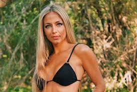 Nicolás tagliafico le propuso casamiento a caro calvagni en las maldivas: Sexy Vriendinnetje Van Tagliafico Is Bikinimodel En Deze Foto S Stellen Niet Teleur Sportnieuws