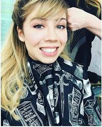 Jennette mccurdy (born jennette michelle faye mccurdy on june 26th, 1992 in long beach, california) is an actress who is well known for her role as sam puckett on the nickelodeon show icarly. Is There A More Incredible Person In The World Than This I Think Not Jennette Mccurdy Jeannette Mccurdy Wwe Female Wrestlers