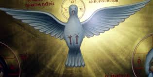 Το άγιο πνεύμα είναι το τρίτο πρόσωπο της αγίας τριάδας, το οποίο εκπορεύεται εκ του πατρός. Giati To Agio Pneyma Symbolizetai Me Peristeri Kai Me Pyrines Glwsses Briefingnews