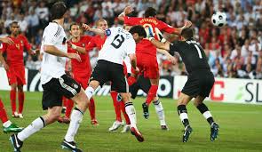 Im viertelfinale trifft deutschland auf portugal in topbesetzung und überrascht in einer furiosen partie mit erfrischendem offensivfußball. Em 2008 Seite 21