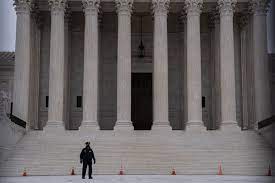 Supreme Court Weighs Limits Of Hot Pursuit By Police The New York Times