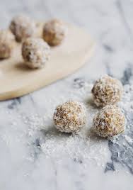 Boules D Energie Aux Abricots Au Quinoa Souffle A La Noix De Coco Trois Fois Par Jour Recipe Healthy Dessert Recipes Food Breakfast Snacks