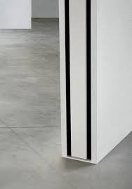 L Invisibile Coulissant Au Centre De La Paroi De Linvisibile Portes D Interieur Architonic Cloison Coulissante Cloison Amenagement Interieur Maison