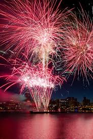 4th Of July Fireworks In Downtown Portland Oregon Beautiful Display On The 4th 4th Of July Fireworks Fireworks Pink Fireworks
