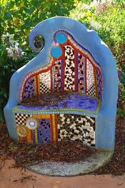 Mosiac Seat Awesome I Love Making Mosaics But Never Thought To Add A Touch Of Paint To Make It Pop Mosaik Diy Steine Mosaik Mosaikgarten