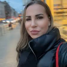 Kristin Benoit (@kris_van_b) • Threads, Say more