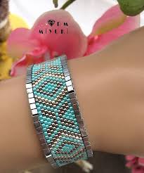 Een Ideetje Om Een Armband Af Te Werken Orgu Bileklik Modelleri Boncuklu Taki Tasarimlari El Yapimi Mucevherler