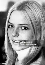 67 Genevieve Still Photos & High Res Pictures