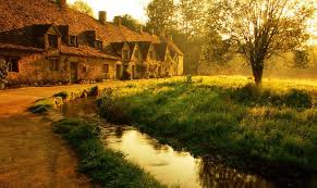 Images & pictures of england village wallpaper download 22 photos. Bibury Village All His Life Morris Tried To Recreate The Idyllic Almost Medieval Life Self Sufficient Financia Cotswold Villages Old Manor Medieval Life