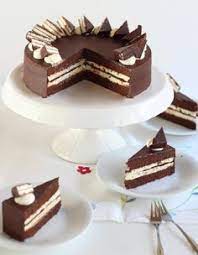 Wer guten kuchen backen will, braucht nicht etwa sieben sachen, sondern kommt auch mit etwa der einfachste grundteig zum kuchen backen ist der rührteig. 140 Feine Torten Ideen Torten Kuchen Kuchen Und Torten