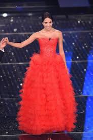 La collezione di abiti da sposo armani per il 2017 dimostra ancora una volta la semplicità e la raffinatezza che contraddistingue il brand. Rocio Munoz Morales In Armani Prive Stile Di Moda Vestito Da Sera Abiti Da Ballo