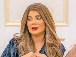 بدأت مشوارها الفني في عام 2000 في مسرحية عالباب يا شباب مع داوود حسين وحسن البلام. 7qoy7ysn8w8erm