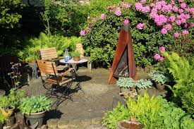 Im garten arbeiten, graben, hacken, (unkraut) jäten, pusseln, wursteln; Guido Poetsch Garten Terrasse Outdoor