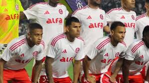 Aguirre, do Inter, chora ao ser substituído com 15 minutos de jogo contra Vasco