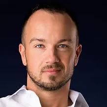 Traci Shoop's Instagram, Twitter & Facebook