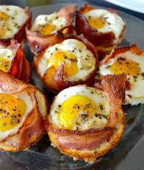 Los utensilios de cocina de hierro fundido pueden reaccionar químicamente con las claras de huevo, convirtiendo los huevos en algo sirva de inmediato o guarde en el refrigerador por hasta tres días. 50 Maneras De Cocinar Huevos