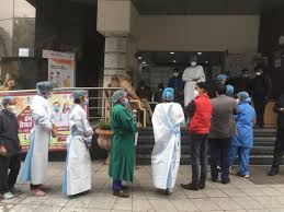 Capaian setiap tahapnya pun nggak bisa disamakan. Health Workers At Mumbai Hospital Hails Covid Vaccine Arrival Welcome With Arti Sweets
