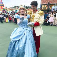 aurora on instagram バースデーシールに気付いてもらえた瞬間 tokyodisneyland princess シンデレラ ディズニープリンセス プリンスチャーミング チャーミング王子 七夕グリーティング 声かけてもらえた チャーミング王子 ディズニープリンセス シンデレラ