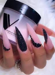 Las uñas acrílicas negras 2021 son todo un clásico. 20 Ideas De Unas Negras Con Rosa En 2021 Unas Negras Con Rosa Manicura De Unas Unas Negras