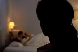 Beim Sex erwischt: So reagierst du genau richtig | BRIGITTE.de