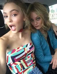 Il n'est rien d'autre qu'un papa incroyable pour mon frère et moi et toutes. 8 Choses A Savoir Sur Lily Rose Depp Vogue Paris