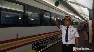 Penumpang Kereta Api Lokal Wilayah Pt Kai Daop 8 Surabaya Tak Perlu Lagi Tunjukan Hasil Rapid Test Tribun Madura