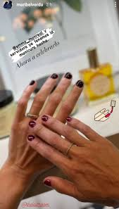 Un diseño sencillo para las uñas de tus pies es que pinten tres de tu uñas de un color pastel como rosa por ejemplo, otra uña de color dorado o plateado y la más grande basta con. Esta Es La Manicura De Verano Favorita De Las Espanolas Que Hara Tus Unas Y Tus Dedos Mas Bonitos Telva Com
