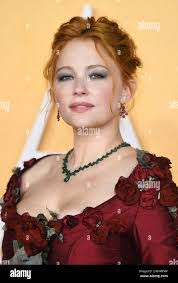 Dione Bennett's Instagram, Twitter & Facebook