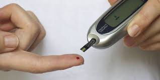· bei diabetes ist das regelmäßige messen des zuckers unumgänglich. Blutzuckerwerte Blutzuckermessgerate Ohne Stechen