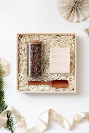 Dream green diy themed this housewarming or bridal shower gift in a clever way. Relaxing Personalized 20 Gift Box Ideas Ctrl Curate