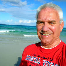 Should we stay in Florence's center or countryside for 4 nights?  Considering day trips to Cinque Terre, San Gimignano, and Florence  exploration, what's the best neighborhood to stay in each city?