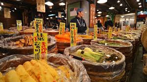 Бургеры, роллы, пицца и wok. Kyoto Travel Nishiki Market
